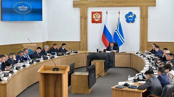 Хой болгаш өшкү ажыл-агыйын деткээн төлевилелди ажылдап кылып турар