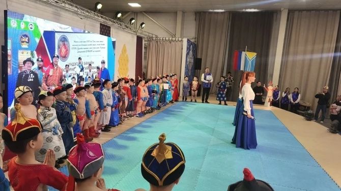 Владислав Ховалыг поздравил геологов Тувы с профессиональным праздником