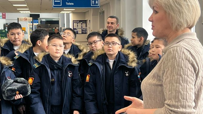 К 80-летию гражданской авиации Тувы для кадет провели экскурсию