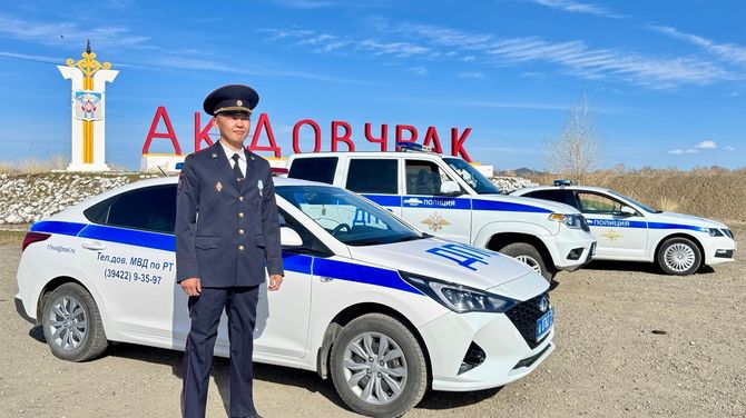 Инспекторы ДПС Тувы выявили поддельное водительское удостоверение и задержали человека в федеральном розыске