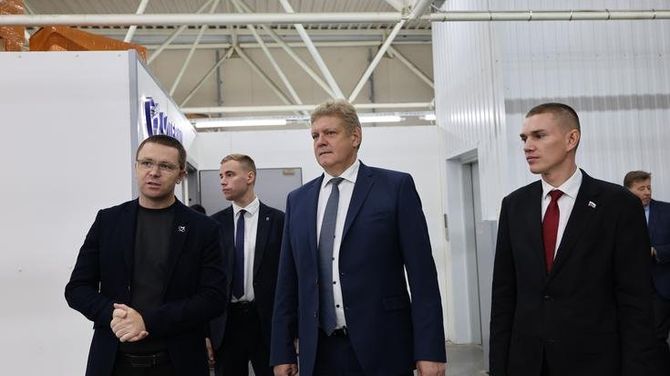 Шаг к равным возможностям: полпред посетил производство техники для людей с ОВЗ