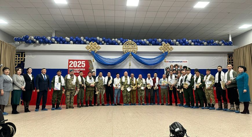 В Тандинском районе состоялось торжественное закрытие Года защитника Отечества и открытие Года единства народов