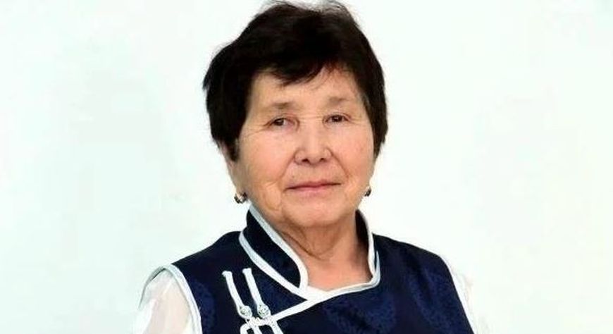Учитель из Улуг-Хемского района Зинаида Эртине отметила 47 лет педагогического стажа