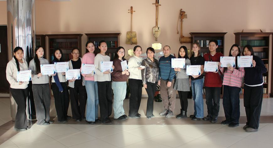 Юные мастера осваивают тувинское камнерезное искусство на мастер-классе в Кызыле