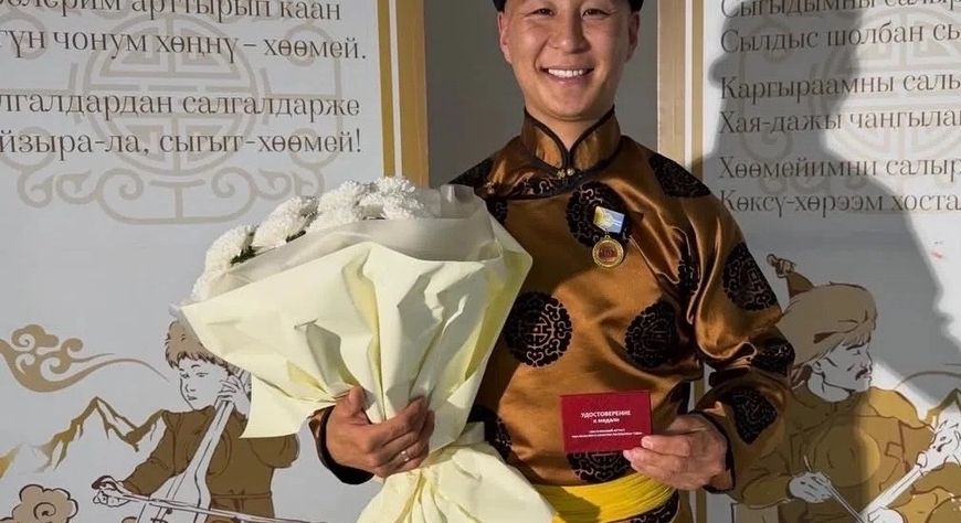 Сыдым-оол Куулар стал заслуженным артистом Чаа-Хольского района