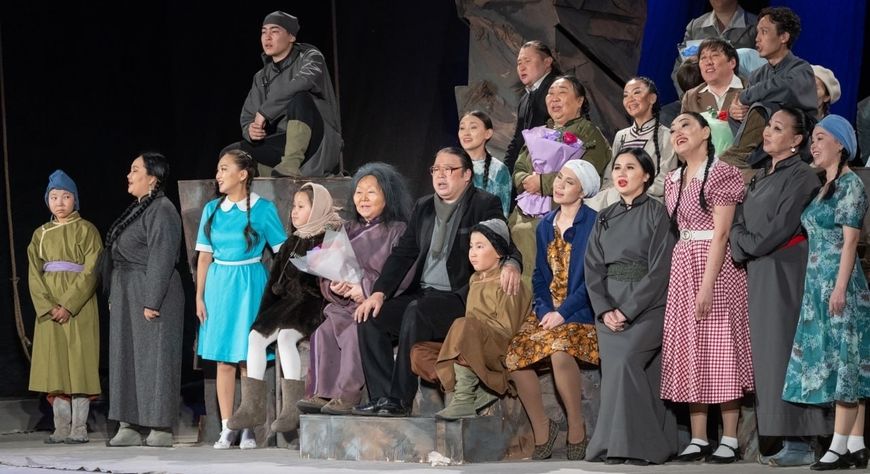 Национальный театр Тувы открыл месяц мероприятий к 120-летию Виктора Кок-оола