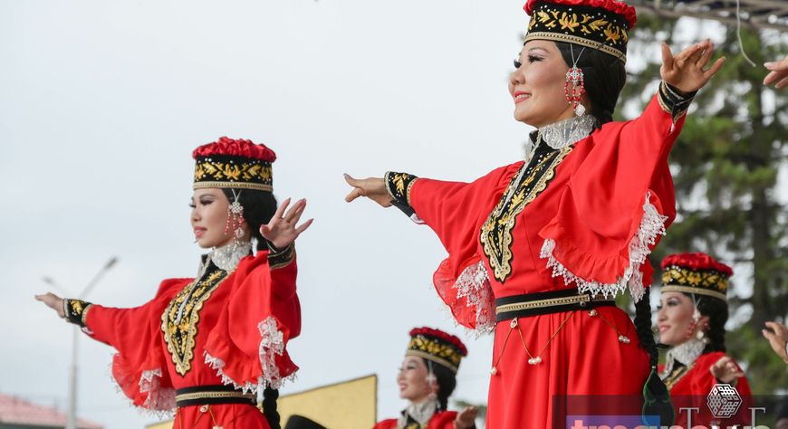 Тываның, Бурятияның, Калмыкияның артистери катаптаттынмас оюн-көргүзүүн бараалгаткан