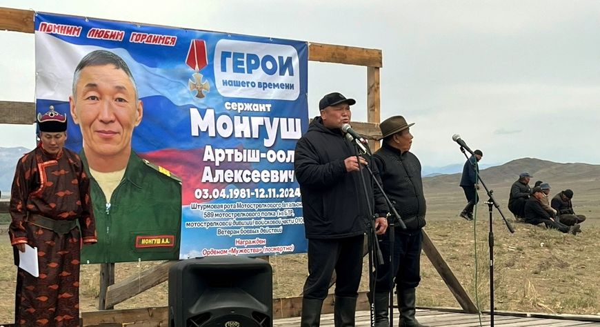 Сержант Артыш-оол Монгуштуң чырык адынга тураскааткан аът чарыжы