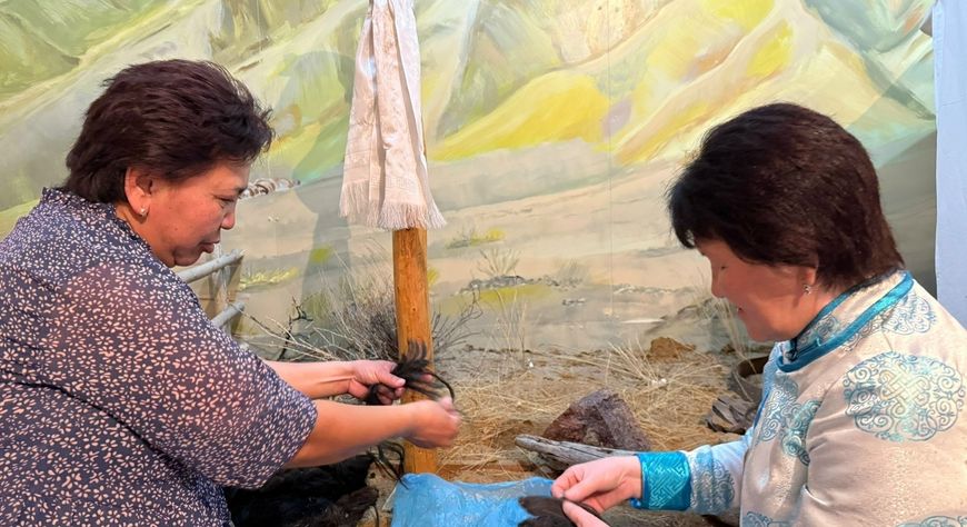 Часкы дыштанылга: Уруглар аът челинден чеп эжерин өөренип алган