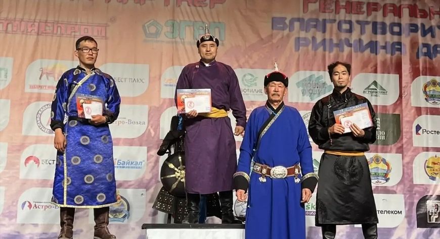 Тываның төлээлери Алтан Мундаргада: Отчугаш Хомушку тевекти 5555 чедир тепкен