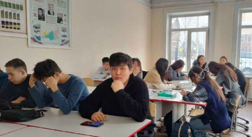 В Национальной библиотеке Тувы студентам рассказали о семейных традициях