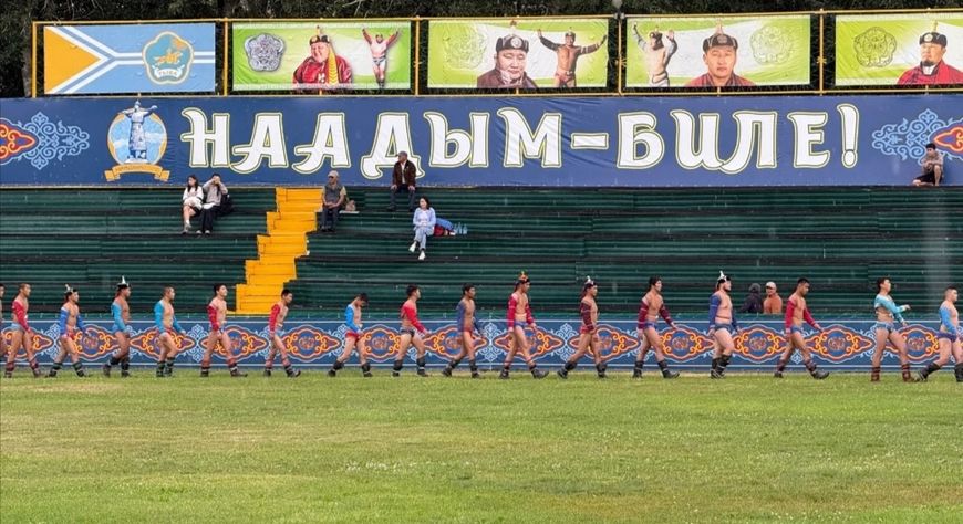 В честь Наадыма-2026 на стадионе «Хуреш» стартовало торжественное открытие Первенства Республики Тыва по национальной борьбе хуреш