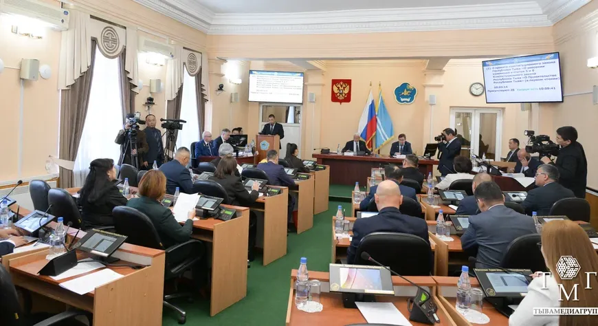 В Верховном Хурале состоялось второе очередное заседание пятой сессии четвёртого созыва