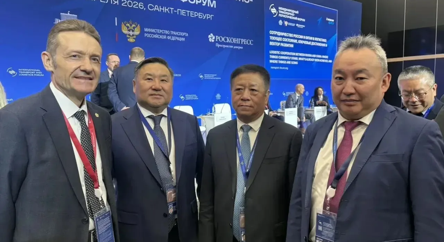 Глава Тувы встретился с послом КНР на форуме в Санкт-Петербурге