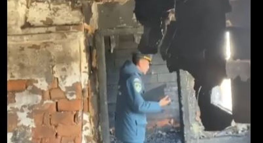 В Монгун-Тайгинском районе пожарные спасли женщину при пожаре из-за курения