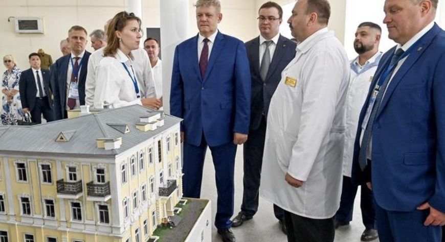 Анатолий Серышев посетил объекты здравоохранения в Омске