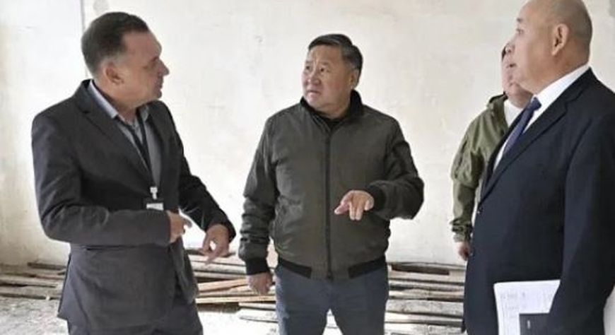 Тываның Баштыңы Ак-Довурактың ийи дугаар школазының үндезин септелге айтырыгларын ажылдап кылырын дааскан