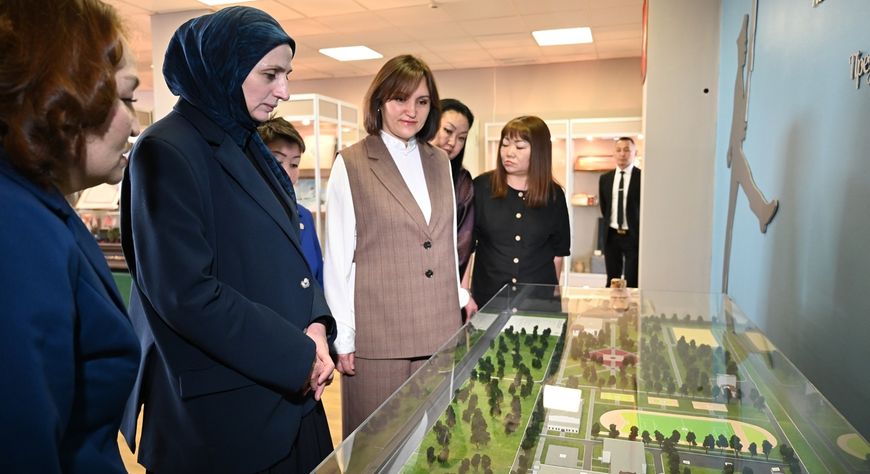 Мать Героя России посетила Кызылское президентское кадетское училище