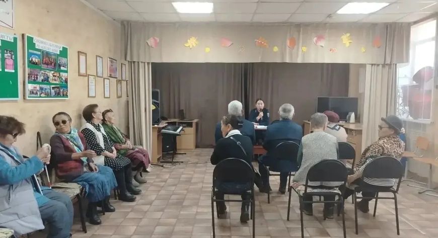 ГИБДД и юные инспекторы Тувы напомнили о безопасности людей с нарушением зрения