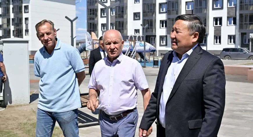 Глава Тувы лично проверил качество новых домов на улице Героев СВО
