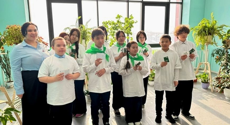 В Кызыле юннаты заложили ботанический сад на территории лицея