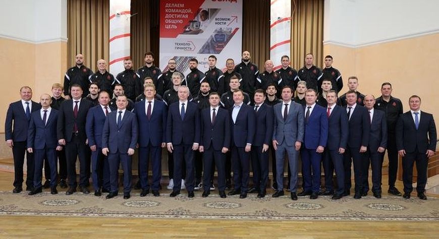 Анатолий Серышев встретился с тренерским штабом и игроками волейбольного клуба «Локомотив»