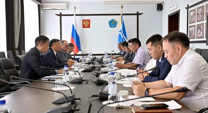 Глава Тувы предложил политическим партиям объединить усилия перед выборами и буддийским форумом