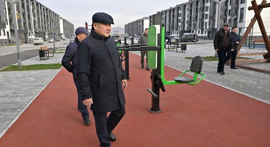Глава Тувы проинспектировал строительство домов на улице Героев СВО