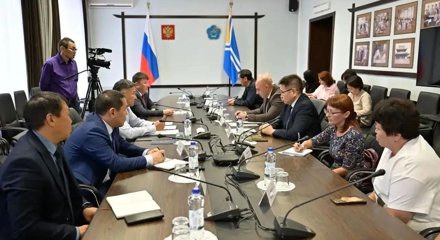 Владислав Ховалыг обсудил с владельцами АЗС стабилизацию цен на топливо