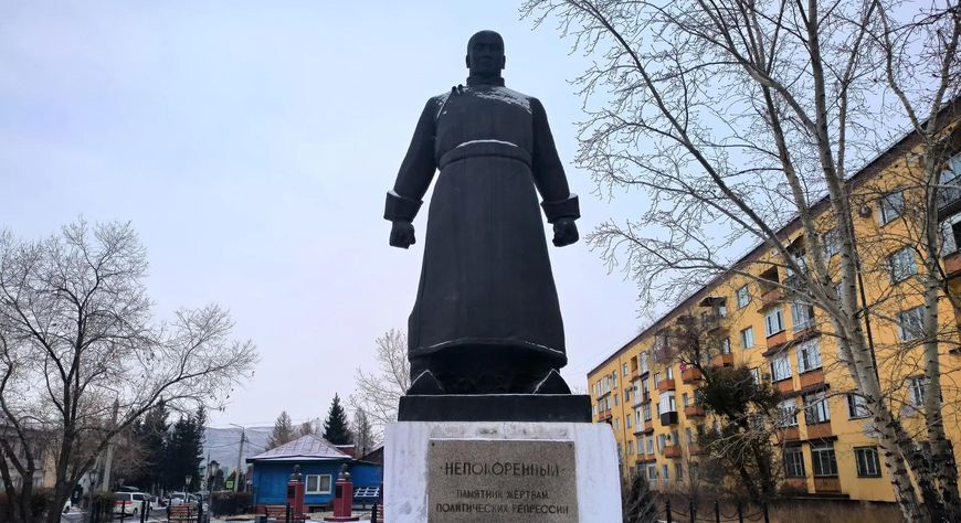 Глава Тувы почтил память жертв политических репрессий