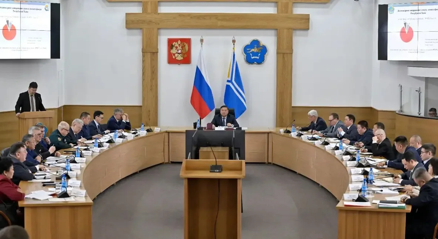 Владислав Ховалыг поручил усилить подготовку к паводкам и пожарам в Туве