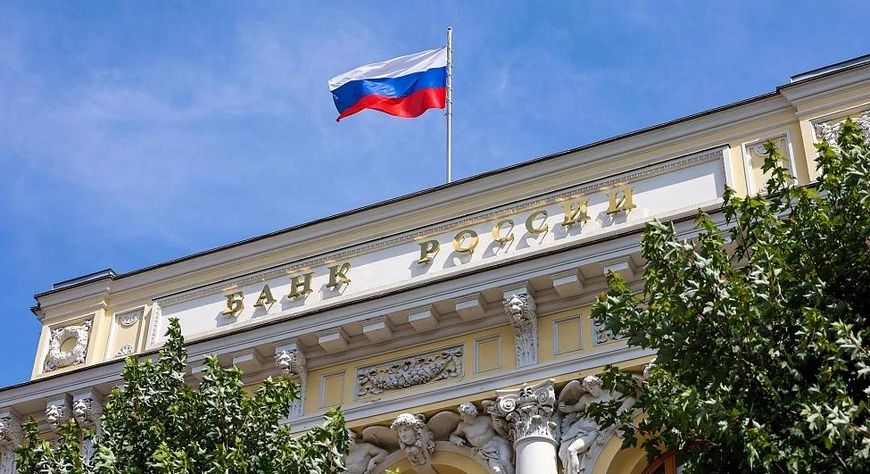 Банк России вводит в оборот обновленную 100-рублевую купюру