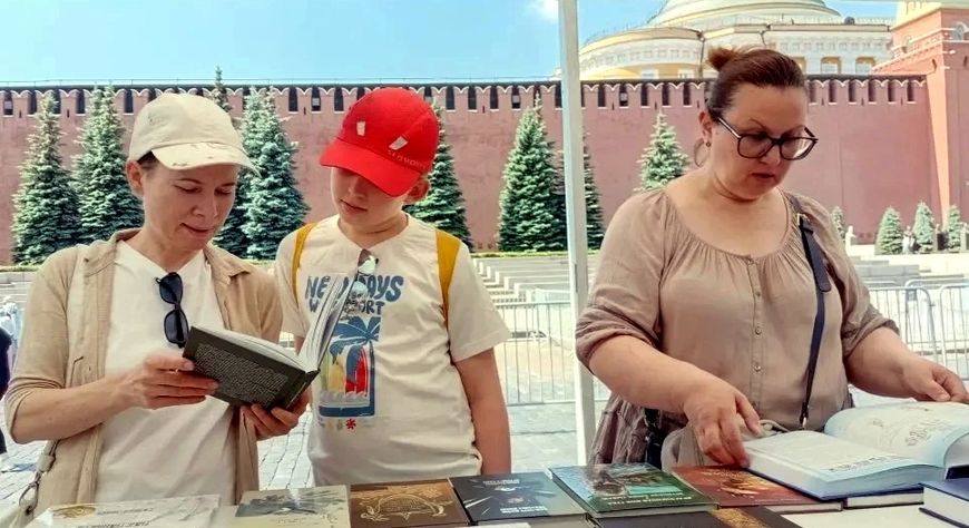 Тываның ном үндүрер чери Кызыл шөлде ном фестивалында киржип турар