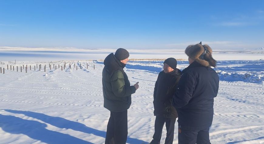 Вице-премьер Тувы Эдуард Сандан ознакомился с ходом работ на строящейся базе отдыха на озере Дус-Холь