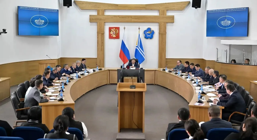 Владислав Ховалыг поставил задачи по подготовке к посевной кампании в Туве