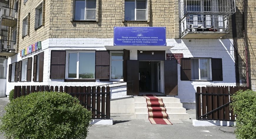 Глава Тувы посетил первый культурно-просветительский центр для детей и семей