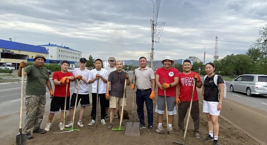 В Кызыле волонтёры благоустроили улицу Московскую в преддверии IV Международного буддийского форума