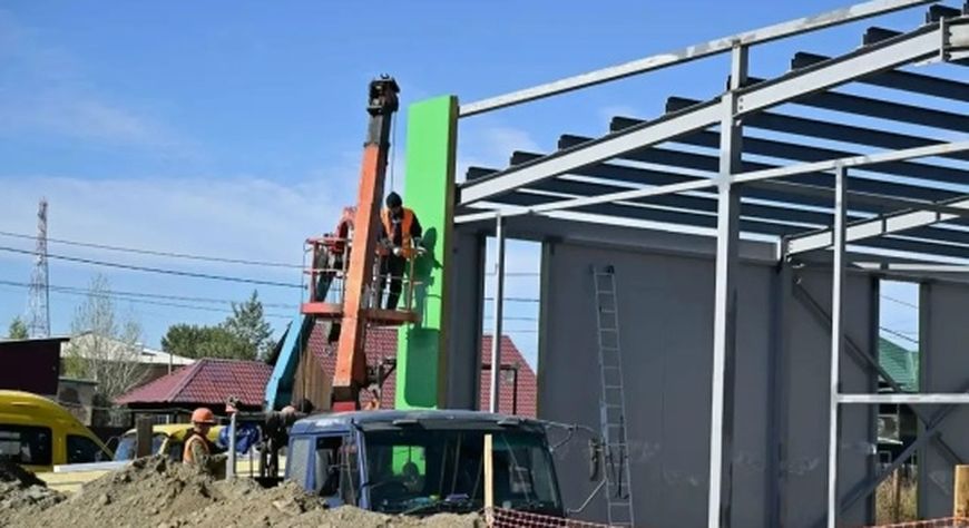 Глава Тувы проинспектировал капитальный ремонт молодёжного центра в Мугур-Аксы