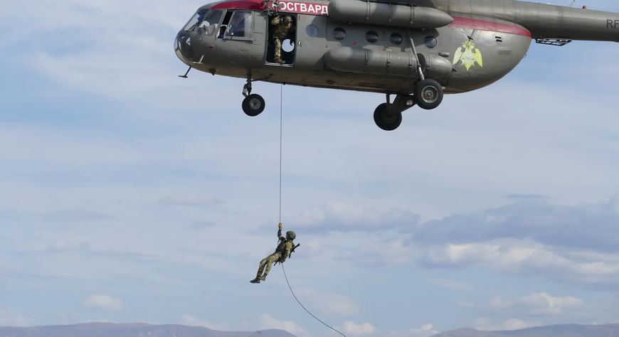 Владислав Ховалыг поздравил росгвардейцев Тувы с профессиональным праздником