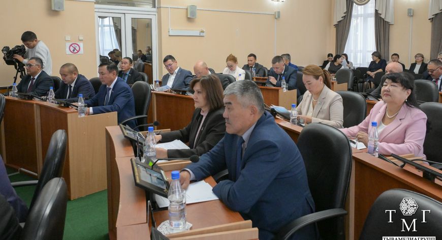 В Верховном Хурале Тувы состоялось первое очередное заседание пятой сессии