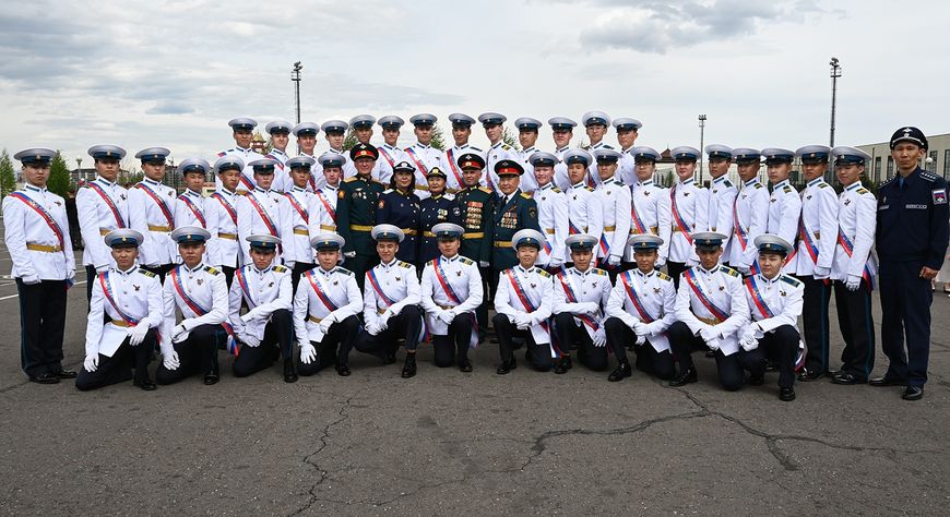Последний звонок в Кызылском президентском кадетском училище: выпуск 2026 года отправляется навстречу мечтам
