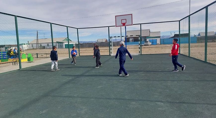 В Тээли открылась современная площадка для детей