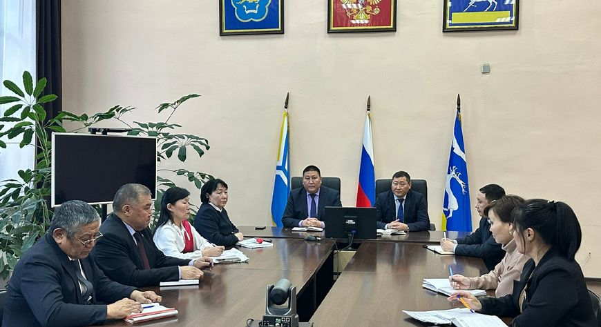 Вице-премьер Тувы Алексей Сазан-оол провел зональное совещание в сфере образования