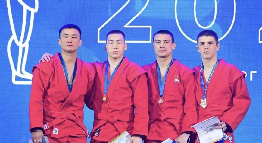 Владислав Ховалыг поздравил тувинских спортсменов с успехом на чемпионате России по боевому самбо