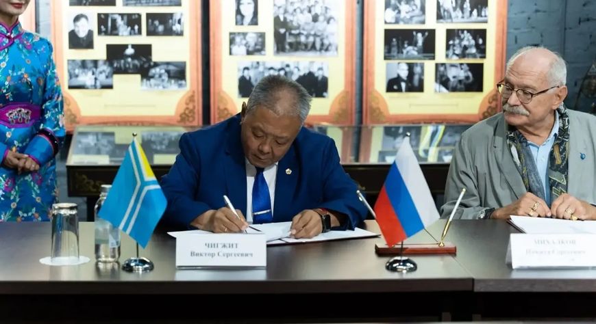 Тувинские артисты выступят на сцене Мастерской «12» Никиты Михалкова