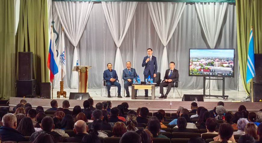 В Улуг-Хемском районе представили отчет о деятельности Правительства Тувы за 2025 год