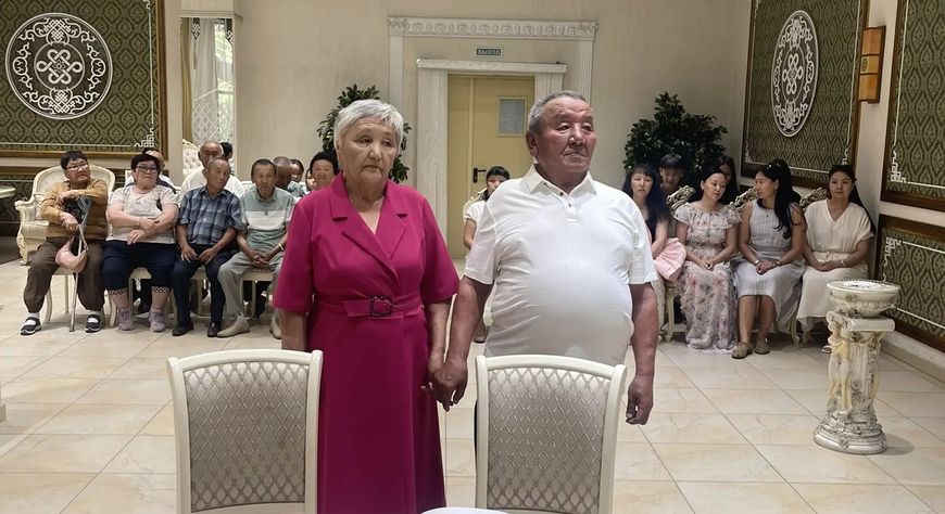 Золотой юбилей в День семьи: супруги Чыртак-оолы из Кызыла отметили 50 лет совместной жизни