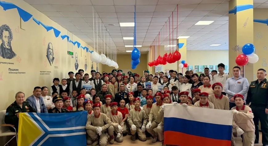 Школьники Кызыла и Мелитополя провели телемост дружбы в честь Крымской весны