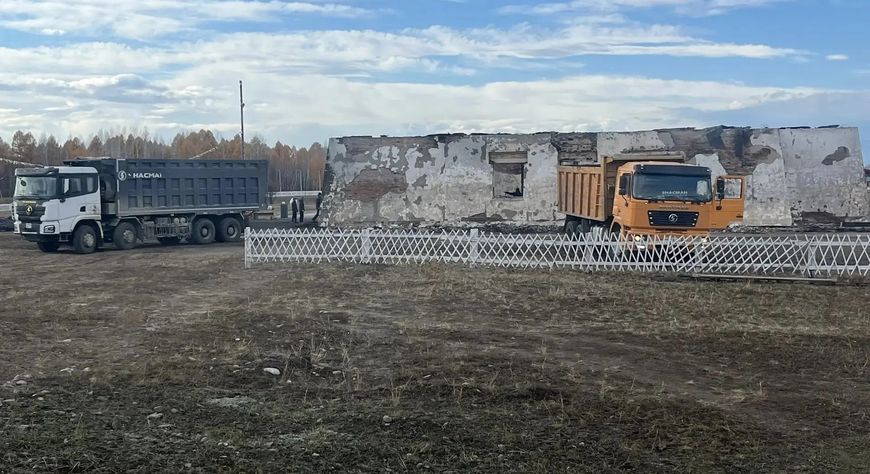 В Дзун-Хемчикском районе завершена расчистка территории храма «Устуу-Хурээ» после пожара