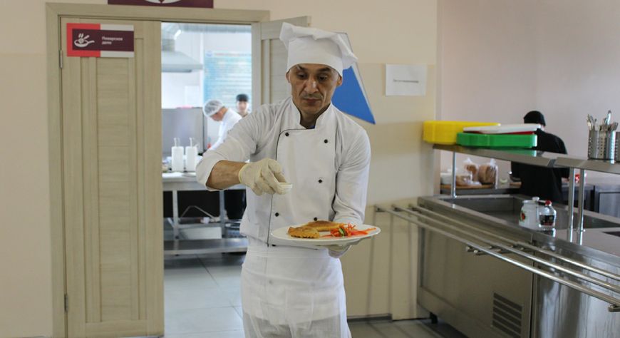 Пять защитников соревновались в приготовлении хуужууров на чемпионате профмастерства